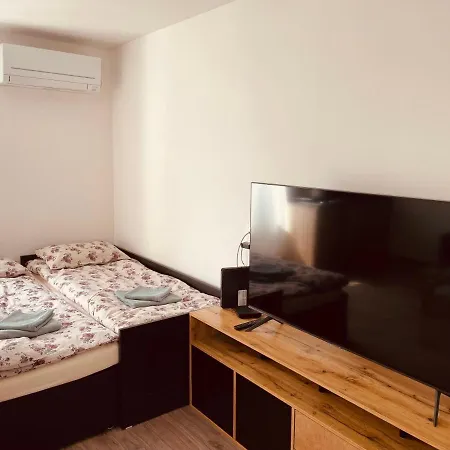 Blue Sky Apartment *